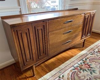 Broyhill Sculptra Walnut MCM 3 drawer / 2 door credenza / 62"W x 17"D x 31-1/2"H w ridge