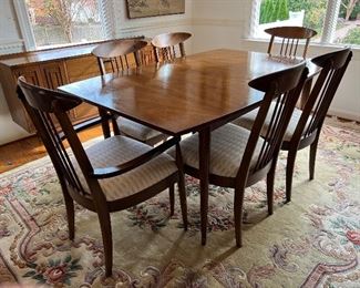 Broyhill Sculptra Walnut MCM dining table with 4 side chairs & 2 armchairs 