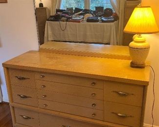 Harmony House Mid-Century Modern Blonde Oak 9Drawer Dresser w mirror