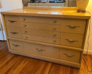 Harmony House Mid-Century Modern Blonde Oak 9 Drawer Dresser w mirror