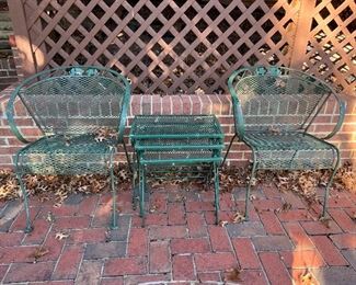 Outdoor mesh metal outdoor chairs with matching nesting tables