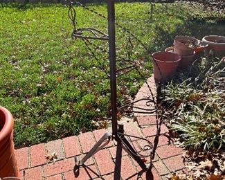 Outdoor standing plant holder