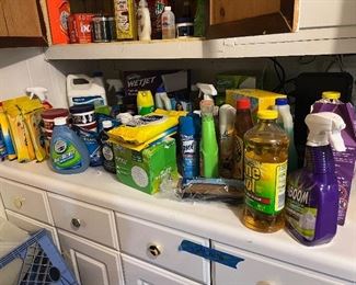 Household cleaners, sponges & swiffers 