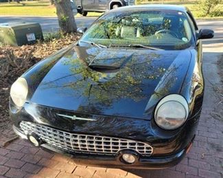FORD THUNDERBIRD WITH NO KNOWN ISSUES, AS IS. HAVE TITLE IN HAND.