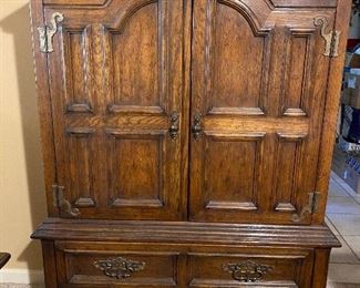 Gentlemen’s dresser