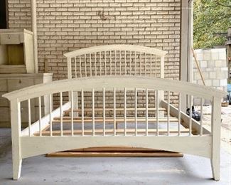 White Bed that converts to Full or Queen