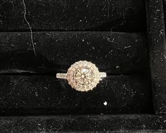 18 K white gold and diamond ring