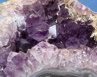 Amethyst Geode 1lb 14.3oz