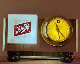 1960's SCHLITZ Beer Lighted Barrel Clock with Bubbler Motion