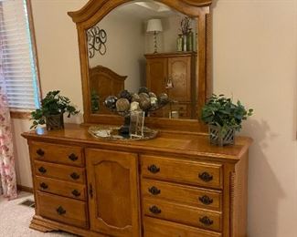 4 Piece Wood Bedroom Set