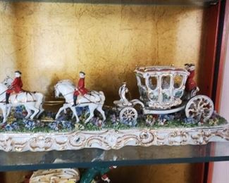 Porcelain chariot with figures