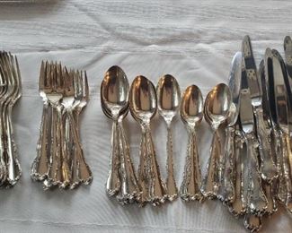 Lunt sterling flatware set, Mignonette pattern