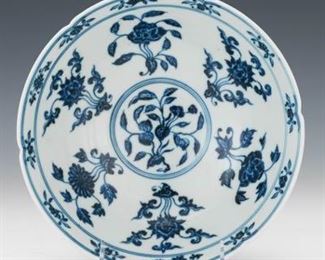 Chinese Porcelain Blue and White Ming Dynasty Style Footed Bowl, Xuande Marks