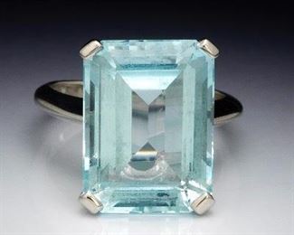 Ladies Aquamarine Solitaire Ring 
