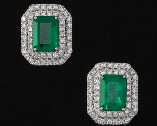 Ladies Emerald and Diamond Earrings 