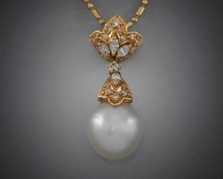 Ladies Pearl and Diamond Drop Pendant on Chain 