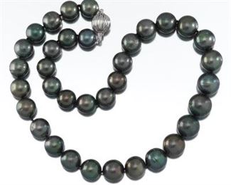 Ladies Tahitian Pearl Necklace 