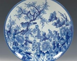 Large Japanese Arita Porcelain Round Platter, ca. Late MeijiTaisho Era