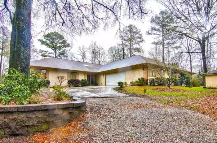 Gorgeous home in River Cove being downsized