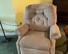 Clean as can be Lazy Boy recliner