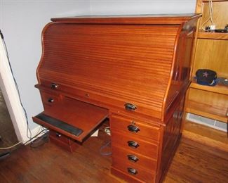Quality oak rolltop desk
