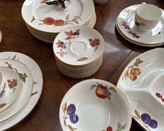 Royal Worchester Eversham we have 12 6 piece place settings. Many serving pieces