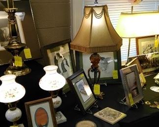 More table lamps, framed art work