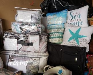 Comforter Sets Queen & Sand /Sea Pillows