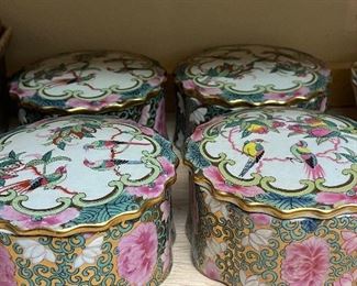 Set of four Canton porcelain trinket boxes 