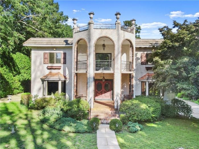 BUCKINGHAM ESTATE SALE Italian Villa in... starts on 10/28/2022