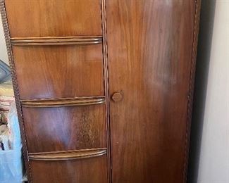 MCM Armoire