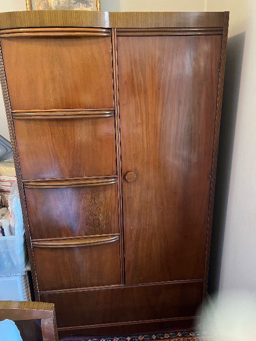 MCM Armoire