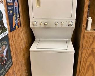 NICE STACKING WASHER DRYER SET.