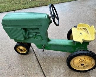 SWEET ANTIQUE JOHN DEERE PEDDLE TRACTOR