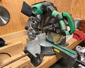 SWEET HITACHI 12 INCH SLIDING COMPOUND MITER SAW VERY LIGHT USE.