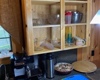 NICE KUERIG WITH GLASS POD HOLDER STAND