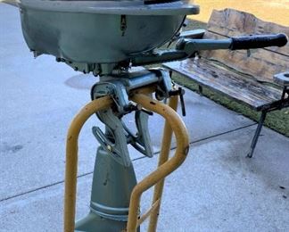 ABSOLUTELY GORGEOUS 1941 RESTORED JOHNSON SEA HORSE OUTBOARD MOTOR. I THINK IT'S A TD15. IT IS DEFINATELY A SHOW PIECE AND BELONGS IN SOMEONES TREASURE TROVE MANCAVE ON DISPLAY.