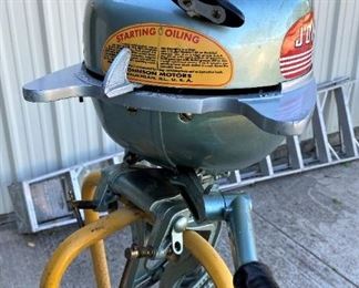 ABSOLUTELY GORGEOUS 1941 RESTORED JOHNSON SEA HORSE OUTBOARD MOTOR. I THINK IT'S A TD15. IT IS DEFINATELY A SHOW PIECE AND BELONGS IN SOMEONES TREASURE TROVE MANCAVE ON DISPLAY.