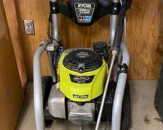 RYOBI 3100 PSI 2.4 GALLONS PER MINUTE POWER WASHER POWERED BY A GASOLINE HONDA MOTOR, IN LIKE NEW CONDITION.