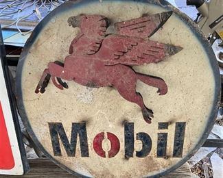 VINTAGE METAL MOBIL OIL WITH PEGASUS 3D LOGO.
