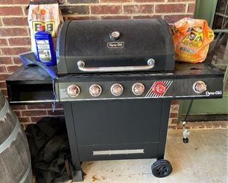 ANOTHER AWESOME GRILL THIS ONE A PROPANE DYNA-GRILL WITH COVER.