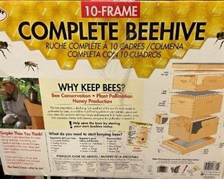 BRAND NEW UNOPENED BEGINNERS 10 FRAME BEHIVE WITH ACCESSORIES.