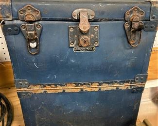 CAMPBELL HAUSFELD FLUX CORE 80 WIRE FEED WELDER WITH ACCESSORIES.