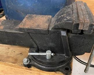 REAL NICE LARGE VICE.