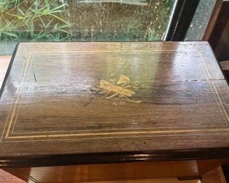 lid photo of  Swiss cylinder music box