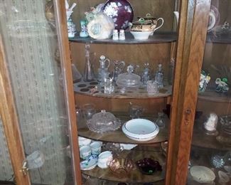 Double door bubble glass hutch
