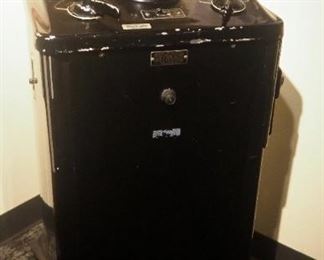 General Electric X-ray Corporation X-ray Machine, Model #R2, 46" x 21" x 21"