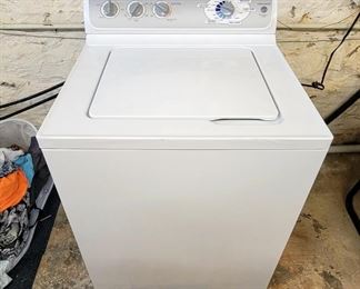 General Electric King Size Capacity Washing Machine, 42" x 26.5" x 25.5", Powers On