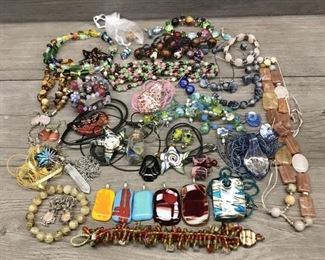Costume jewelry lot glass and beaded stones pendant necklace $10 each or $60
Lot CG2