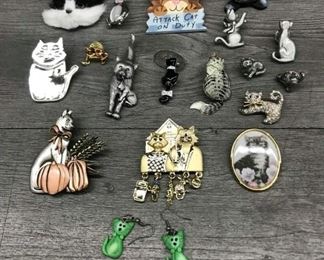Lot of cat brooches $5 each or all for $40
Lot VB26